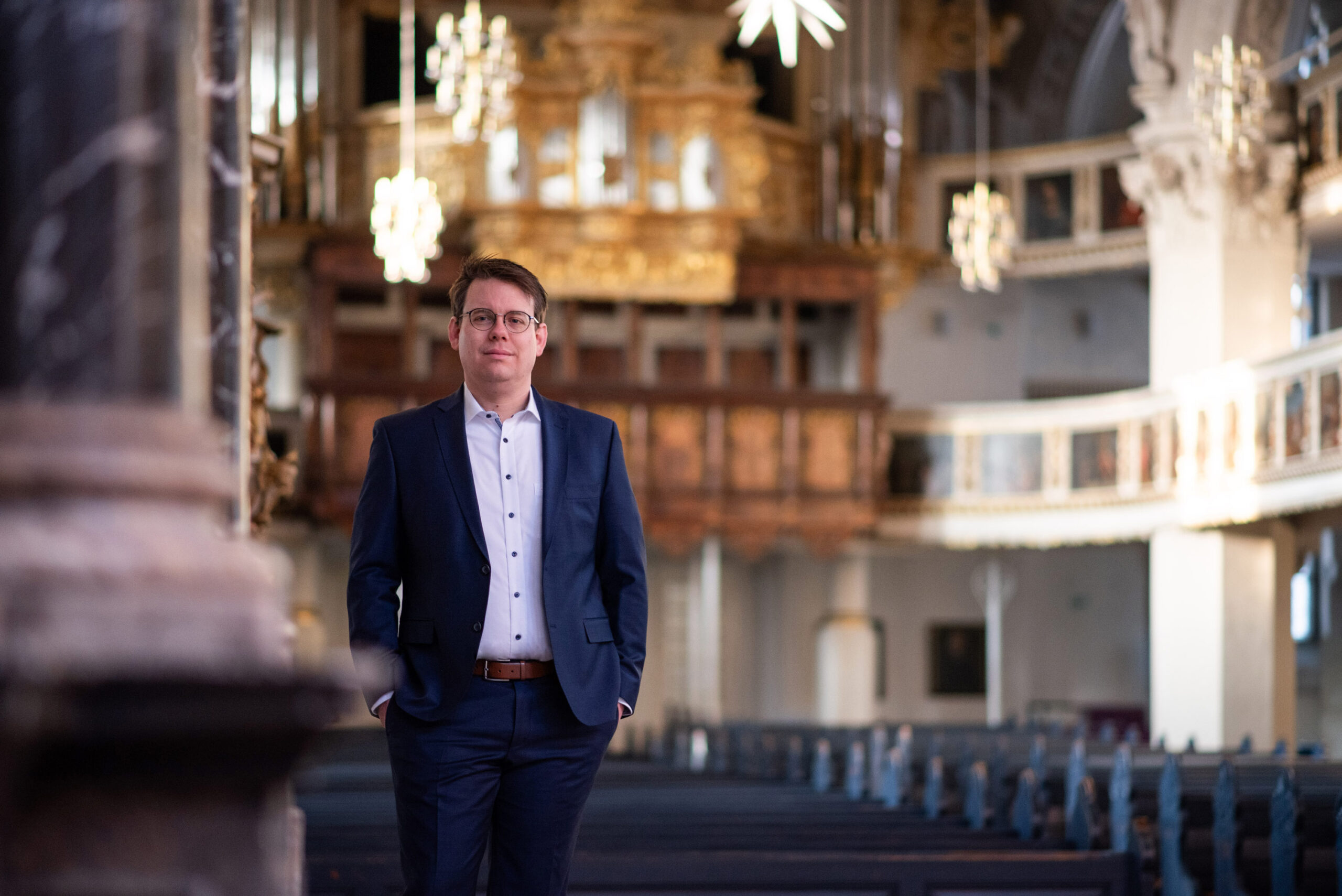 Kai Schöneweiß im Kirchenschiff der Stadtkirche St. Marien Celle